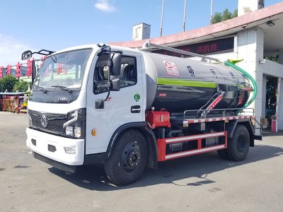 東風(fēng)D7  7方  吸污車