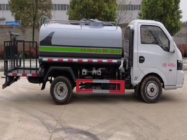 中潔牌福田2.6噸灑水車(chē),可下地下室