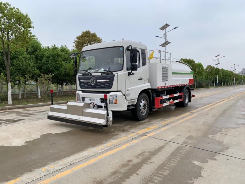 東風(fēng)天錦   路面養(yǎng)護(hù)車